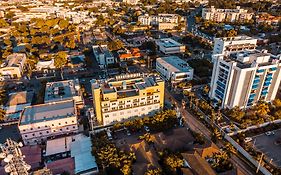 R Hotel Kingston